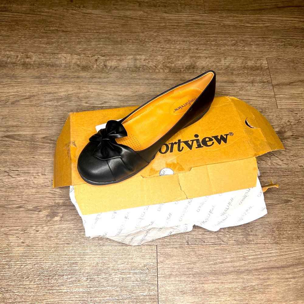 Women’s flat comfortable fit